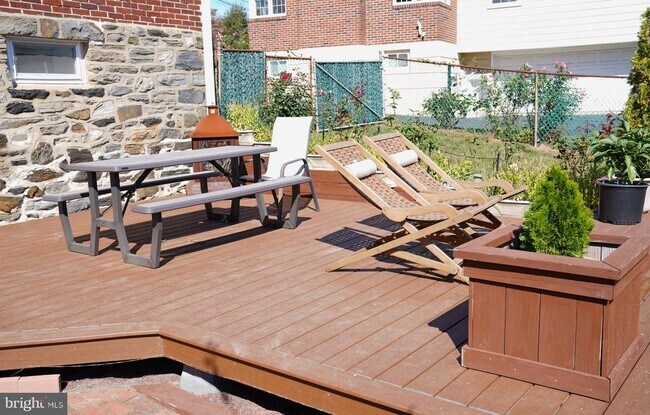 Building Photo - 17 Davis Ave