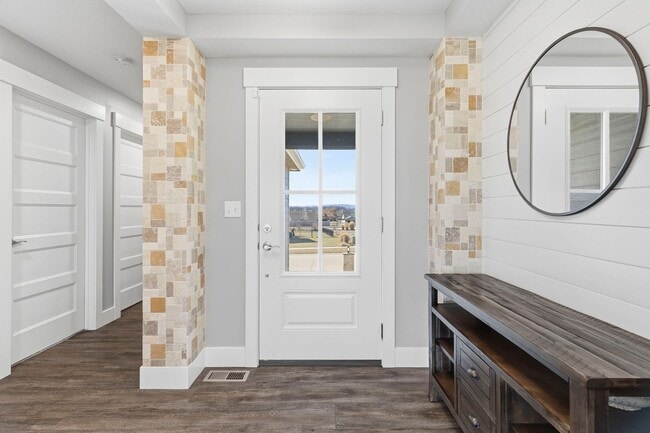 Building Photo - Stunning 6 Bed, 3 Bath Heritage Hills Home | 3-Car Garage | Walk-Out Basement