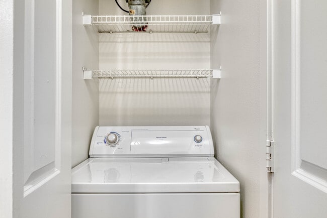 Building Photo - 11000 NE 10th St