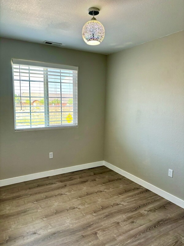 Building Photo - 996 W Greenslake Dr