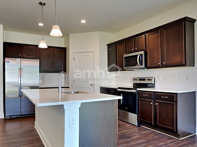 Building Photo - 738 Carnaby Ln