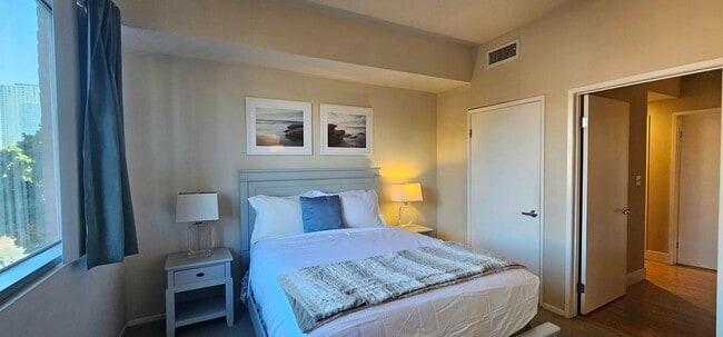 Building Photo - 445 Island Ave