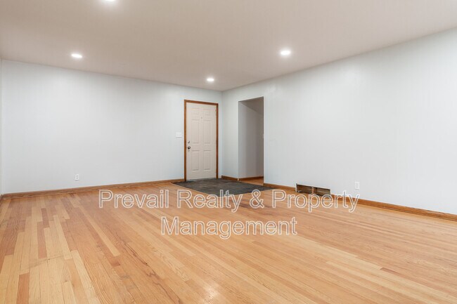 Building Photo - 5418 Tam O Shanter Dr