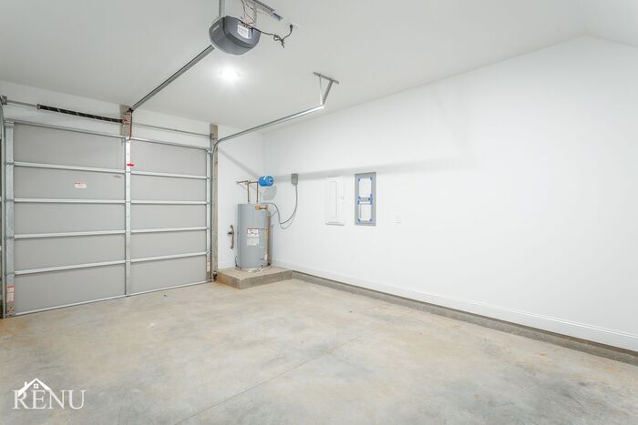 Building Photo - 2322 E 18th St Pl