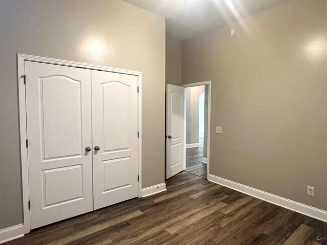 Building Photo - 760 Ivy Brook Way