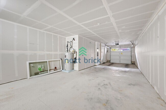 Building Photo - 2 BED & 2.5 BATH TOWNHOUSE FOR RENT