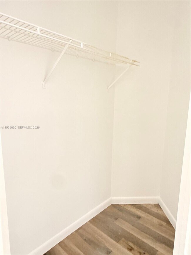 Building Photo - 210 Lake Pointe Dr