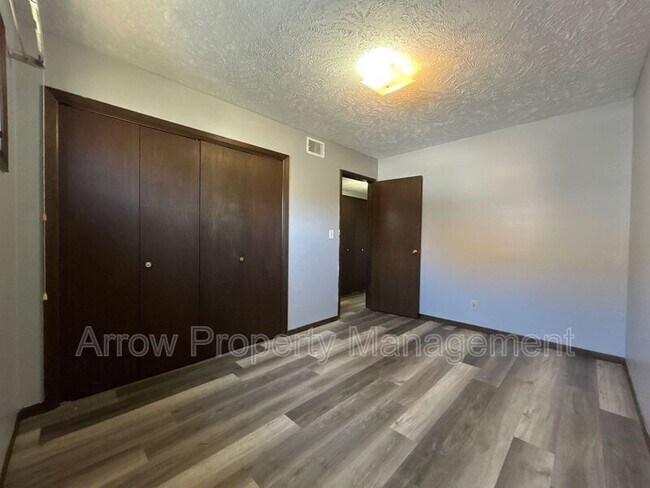 Building Photo - 1004 18th St