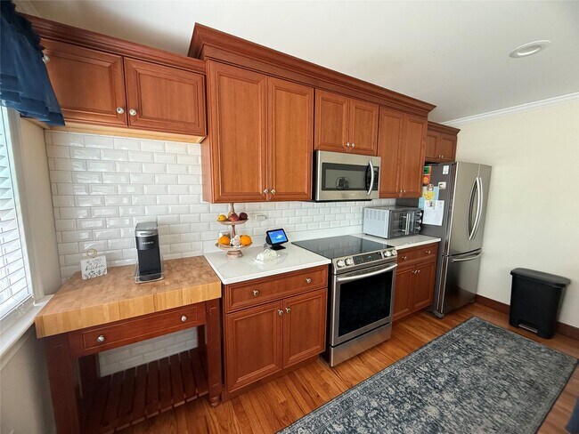 Building Photo - 250 Beechwood Ave