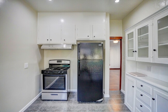 Building Photo - 479 Gaviota Ave