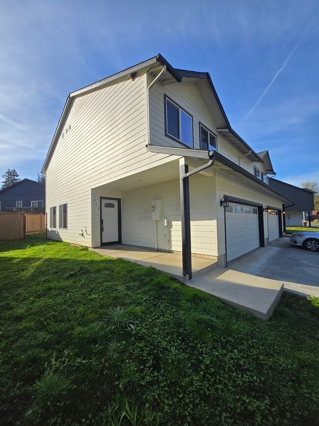 Building Photo - 3 Bedroom 2.5 Bathroom in Winlock