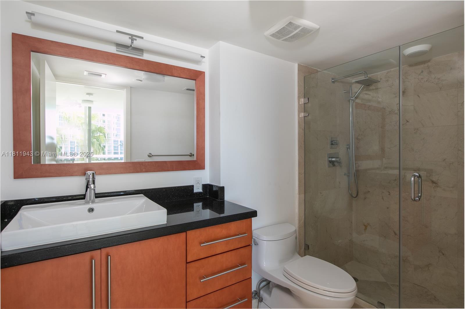 Building Photo - 400 S Pointe Dr
