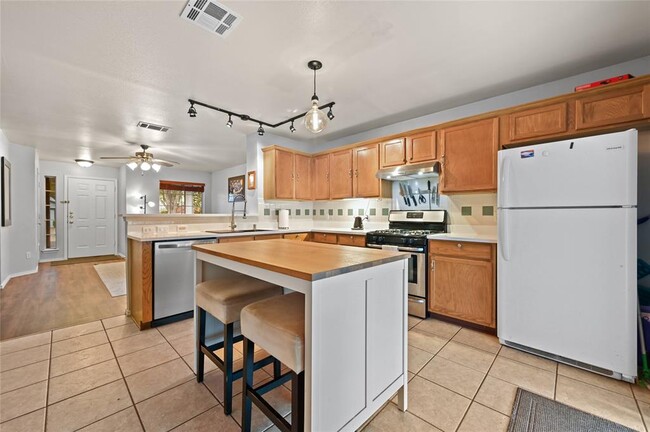 Building Photo - 1709 Friars Tale Ln