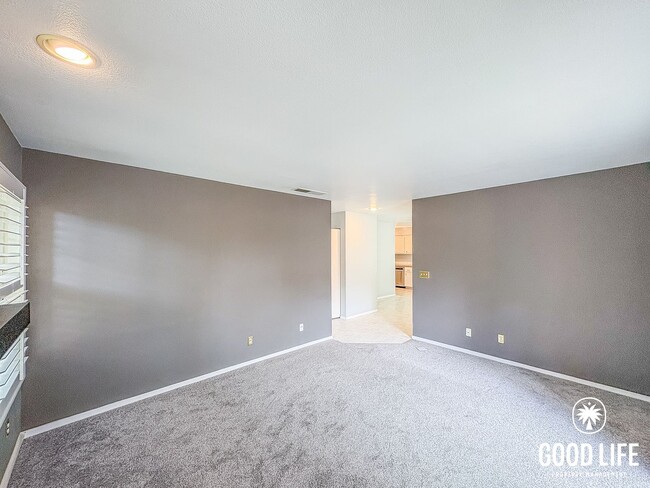 Building Photo - Spacious 2B/2BA Rancho Bernardo Condo with Balcony, W/D & Pool Access