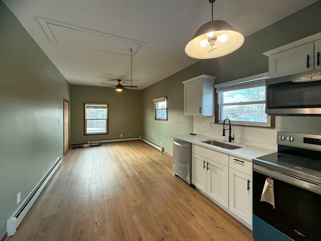 Building Photo - 36465 Main St