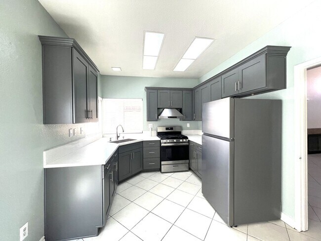 Building Photo - Spacious 4-Bedroom Home with Large Backyard in Moreno Valley