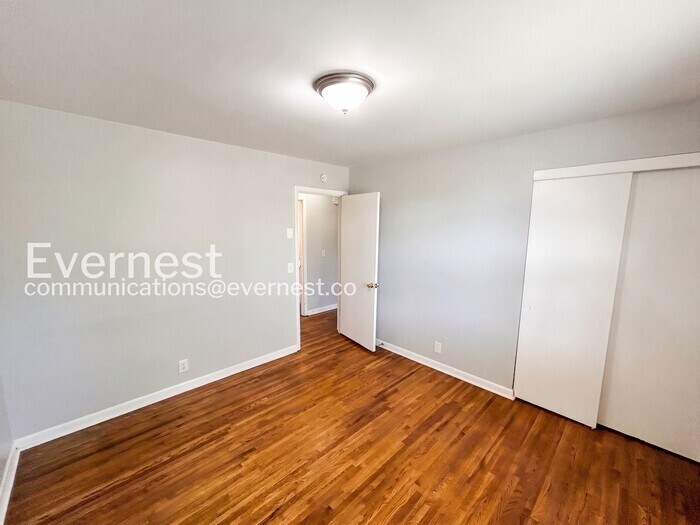 Building Photo - 316 Bonnavue Dr