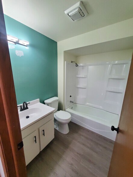 full remodeled bathroom on upper level - 1863 Wisconsin St
