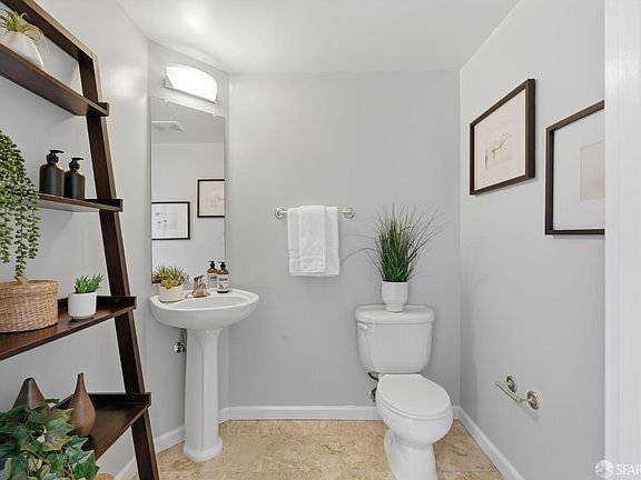 Building Photo - 140 S Van Ness Ave