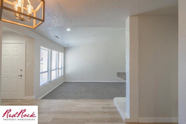 Building Photo - Newly Remodeled 3 Bedroom Townhome. Small ...