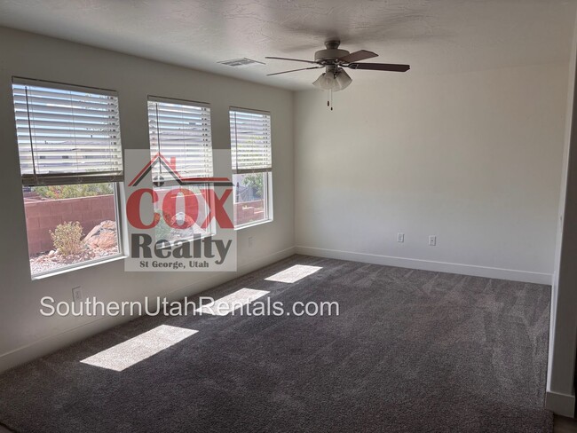 Building Photo - 4 bed / 2.5 bath / 2 car Desert Canyons house