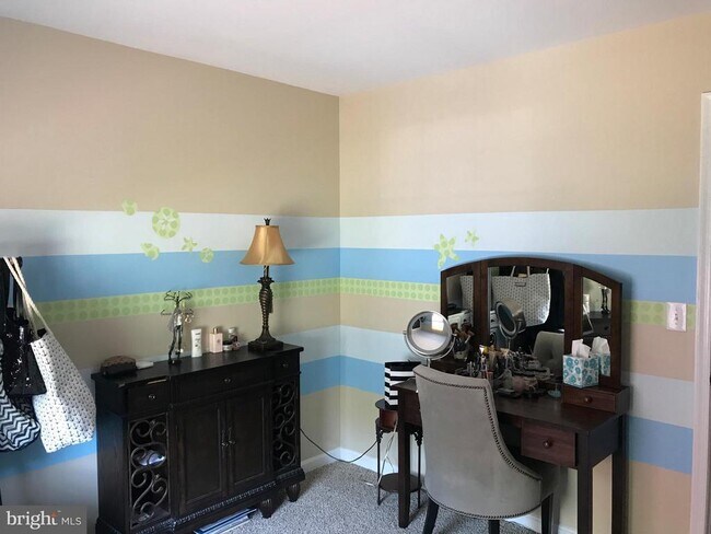 Building Photo - 8 Plumosa Dr