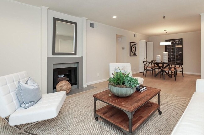 Building Photo - Beautiful and very Spacious 1BR 1BA Condo in Mountain View
