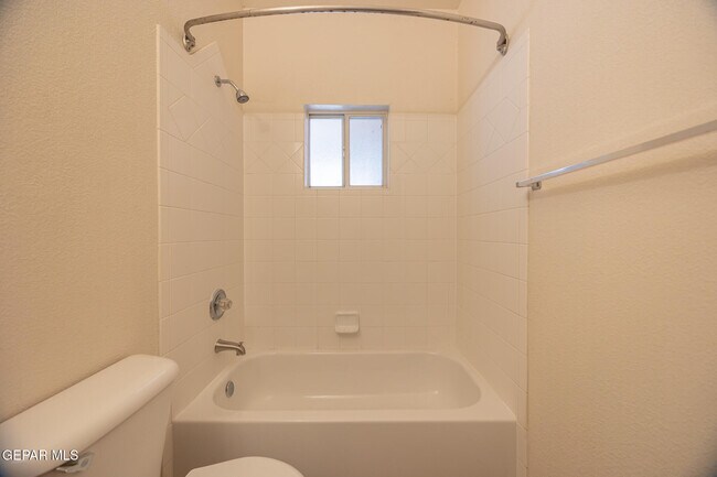 Building Photo - 749 Linda Johnson Ave