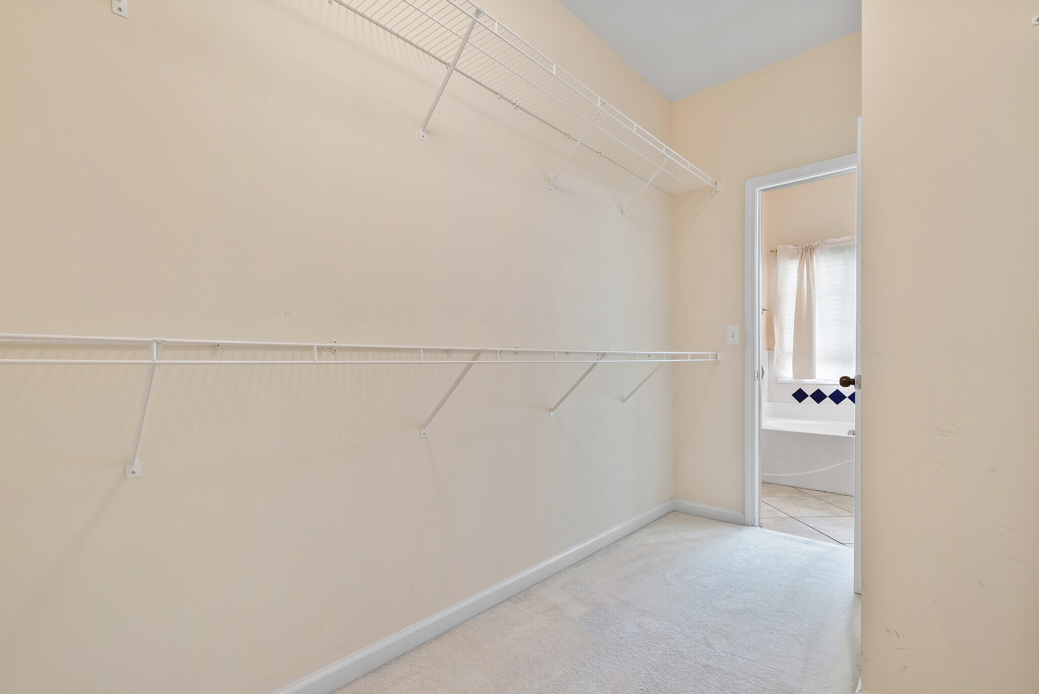 Building Photo - 847 Edgeley Ln