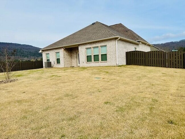 Building Photo - FENCED yard-great location at the base of Keel Mountain