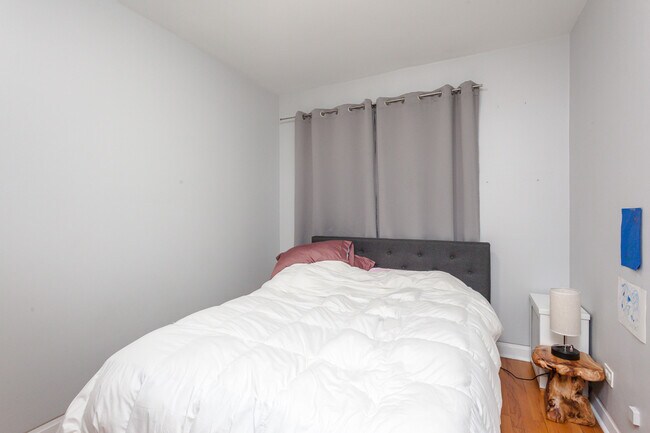 Building Photo - 2837.5 N Sawyer Ave