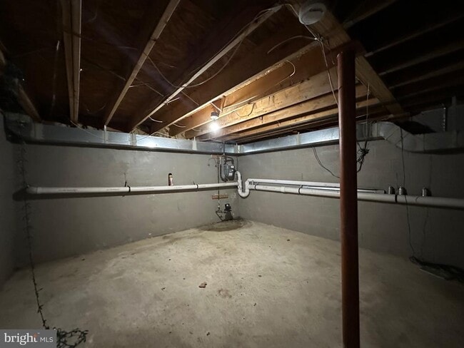 Building Photo - 1616 W Diamond St