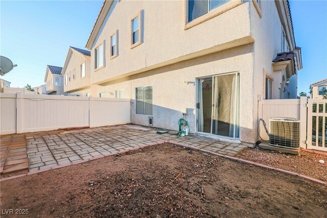 Building Photo - 2580 Land Rush Dr
