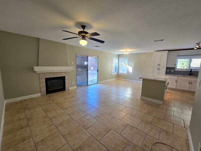 Building Photo - A Fabulous 4 Bedroom Home in Peccole Ranch