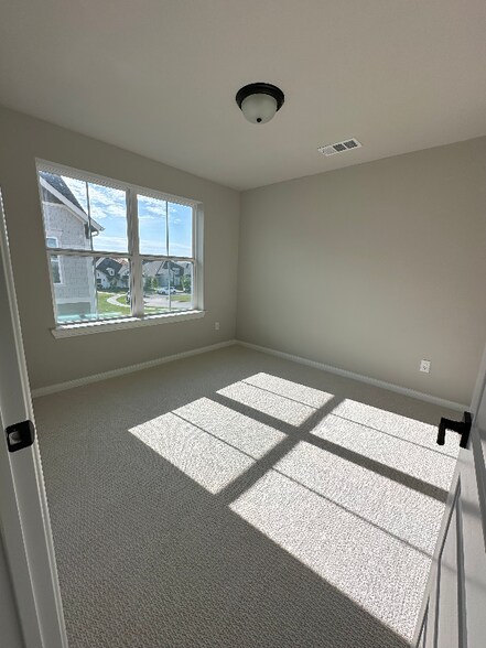 Building Photo - 13357 Hedgebrook Pl