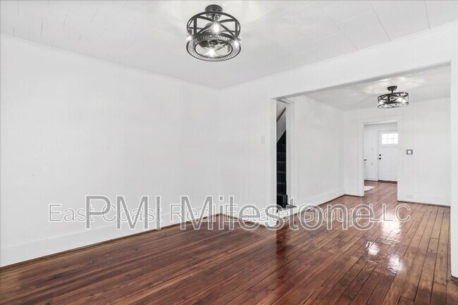 Building Photo - 16 Woods Ln