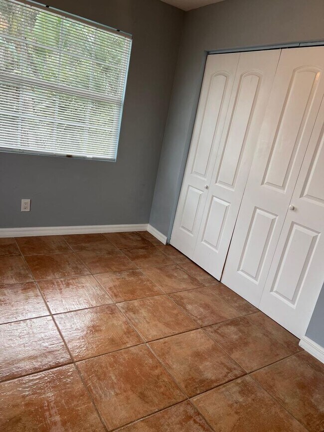 Building Photo - 128 Eucalyptus Ct