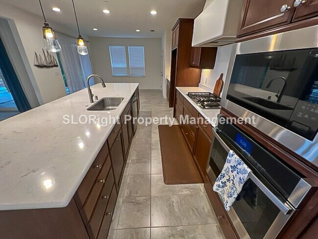 Building Photo - AVAILABLE AUGUST - Spacious Nipomo Home - 2 Bed + spacious den / 2 Bath