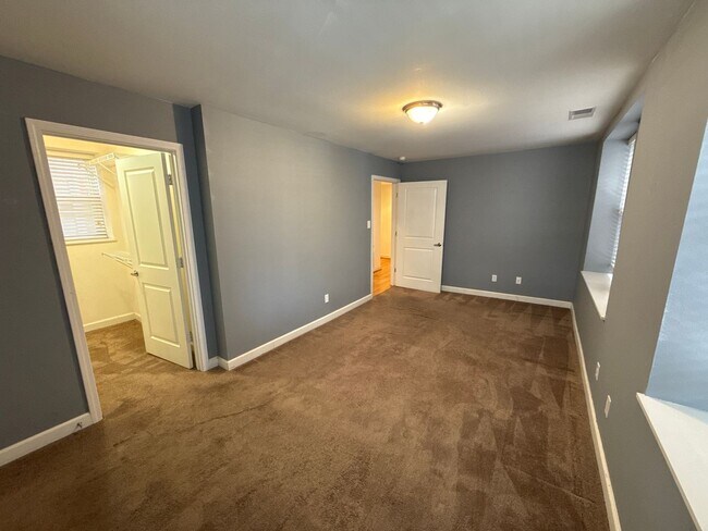 Building Photo - 5350 Pershing Ave