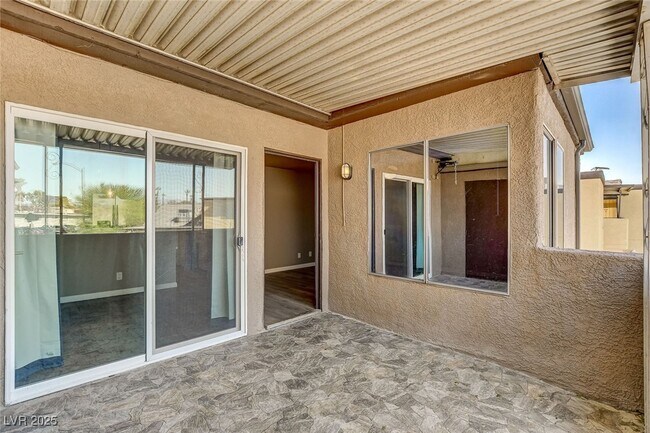 Building Photo - 1544 Hialeah Dr
