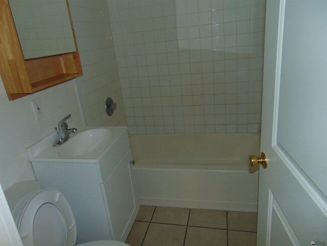 Building Photo - 1922 S 9th Ave