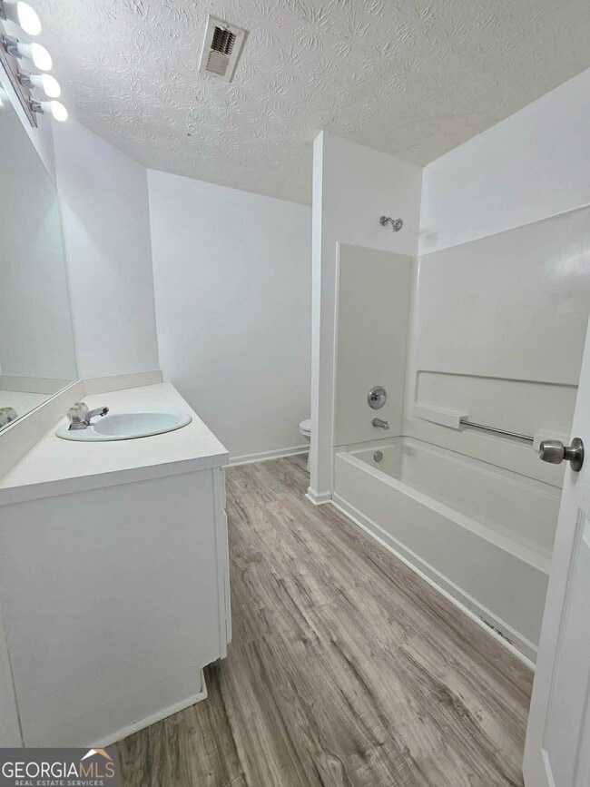 Building Photo - 2400 Miller Oaks Cir