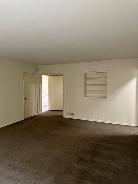 Building Photo - 548 Kelton Ave