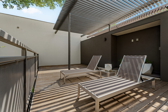 Building Photo - 2210 Westlake Dr