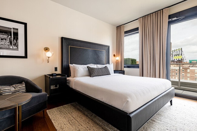 Building Photo - 1011 Canal St