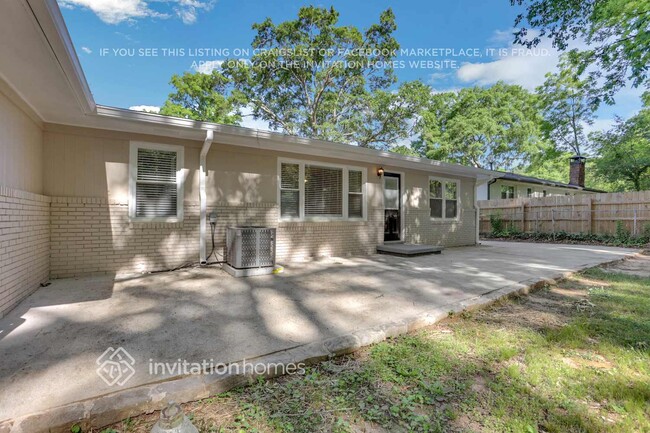 Building Photo - 2922 Meadowview Dr SE