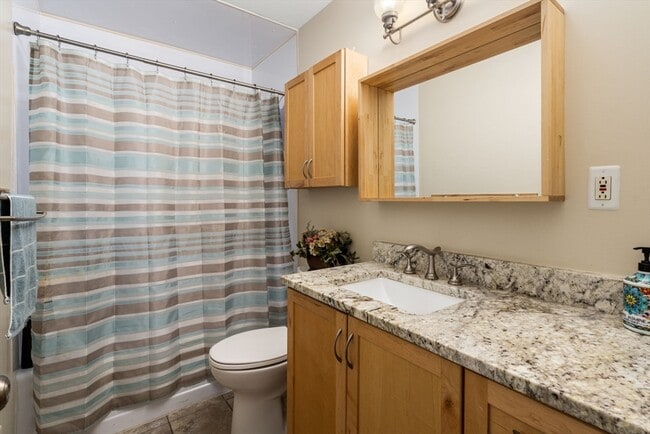 Building Photo - 63 Pine St