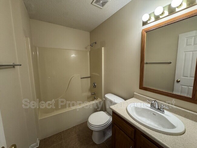 Building Photo - 8422 Lionsgate Run