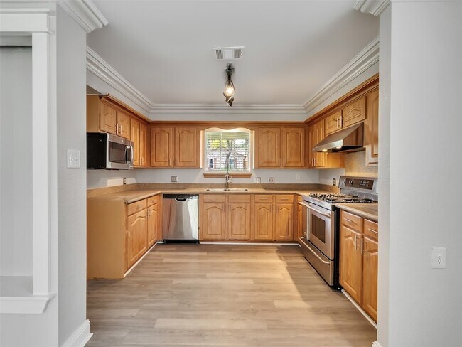 Building Photo - 612 Orangewood Dr