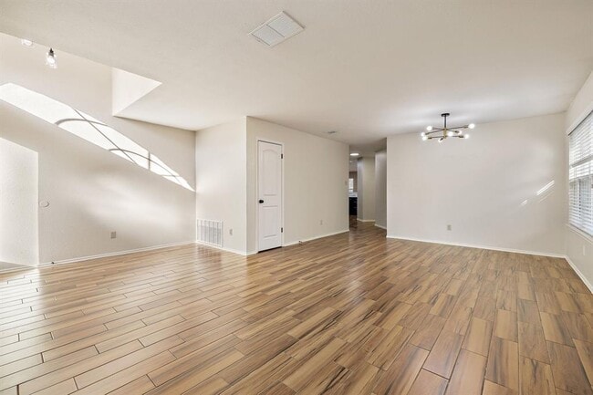 Building Photo - 2003 Dayflower Trce